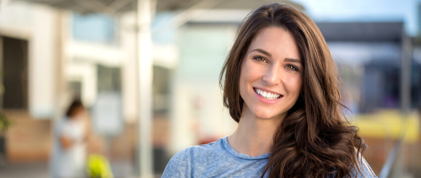 Dental Implants Or Veneers – What To Choose